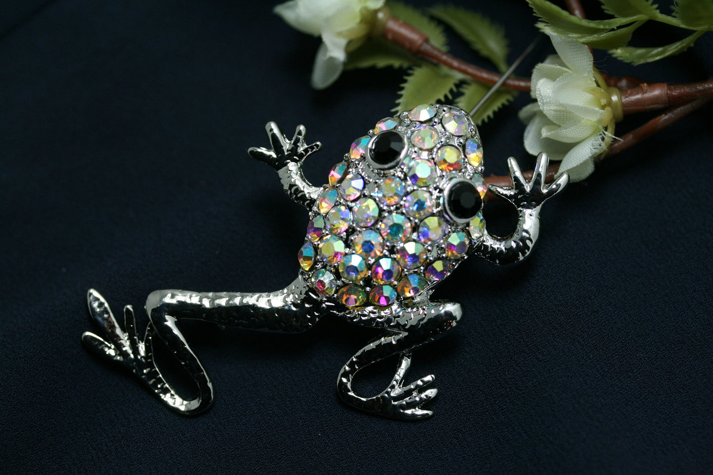 Silver-Plated Climbing Tree Frog Pin Rhinestone Crystals Brooch Jewelry