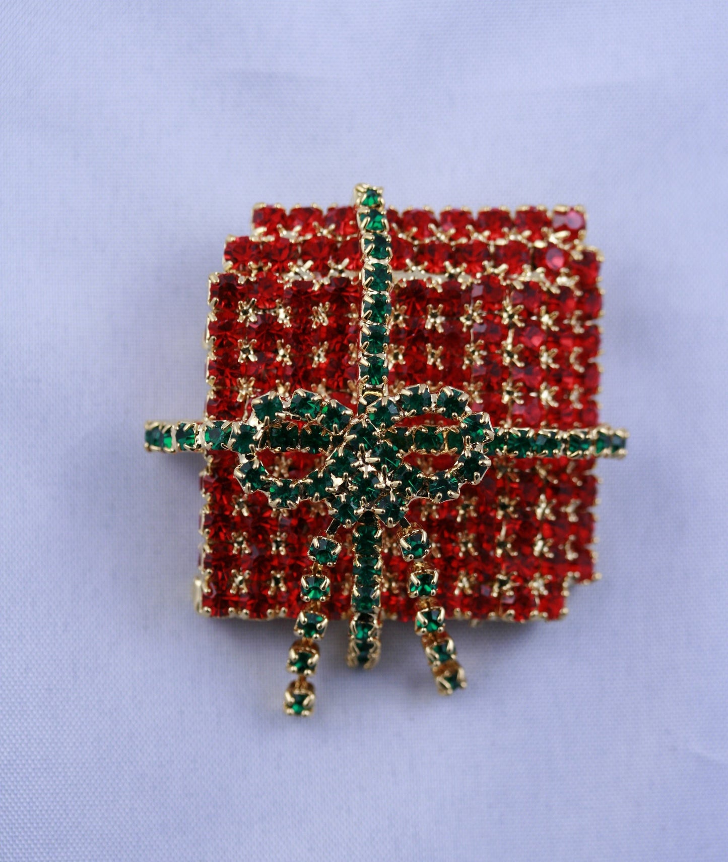 Vintage Large 3D Rhinestone Christmas Gift Box Brooch, Holiday Crystal Present Box Pin, Holiday Jewelry.