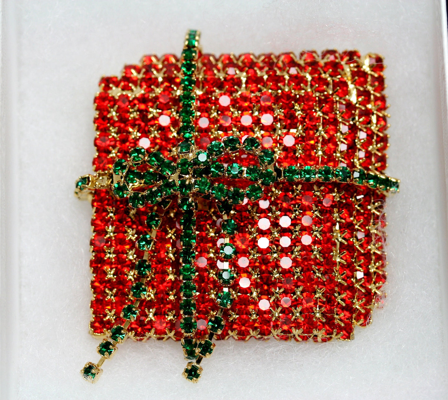 Vintage Large 3D Rhinestone Christmas Gift Box Brooch, Holiday Crystal Present Box Pin, Holiday Jewelry.