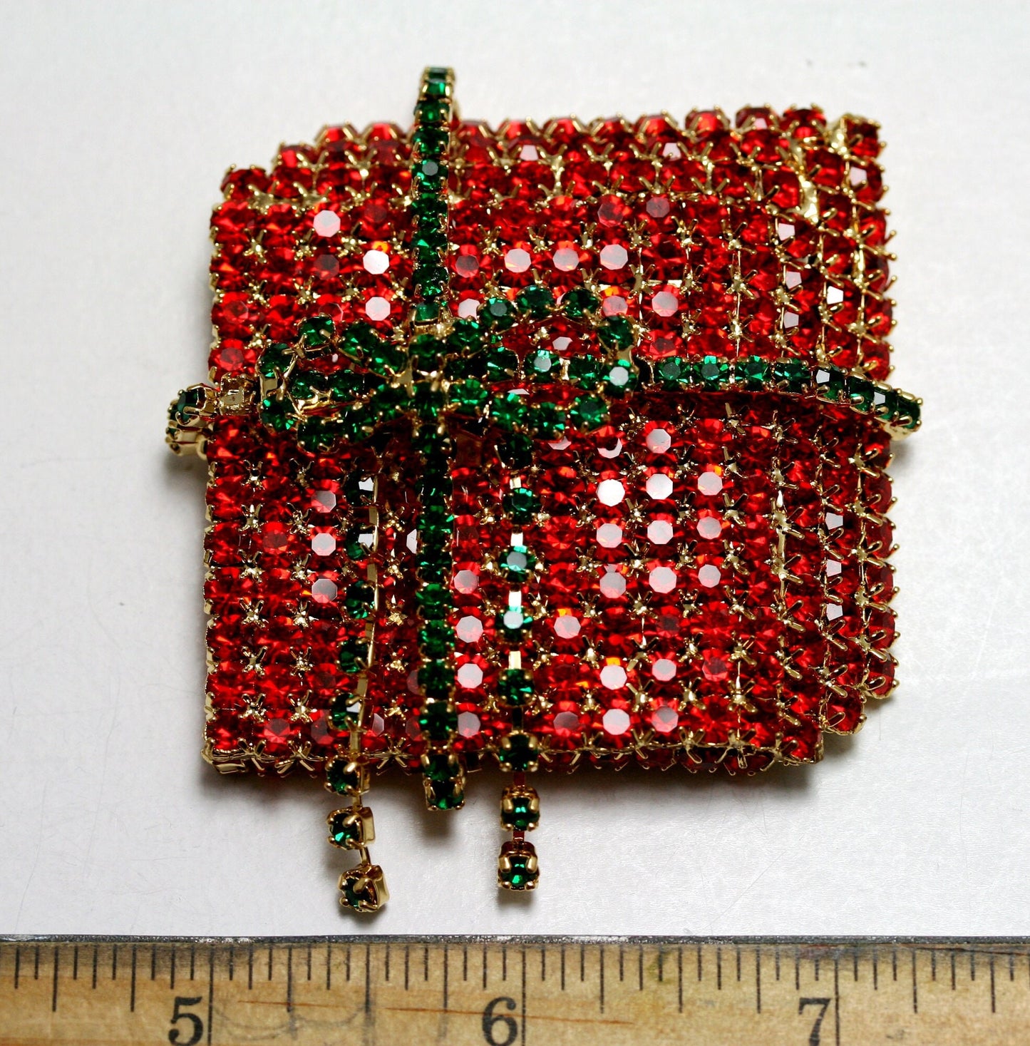 Vintage Large 3D Rhinestone Christmas Gift Box Brooch, Holiday Crystal Present Box Pin, Holiday Jewelry.