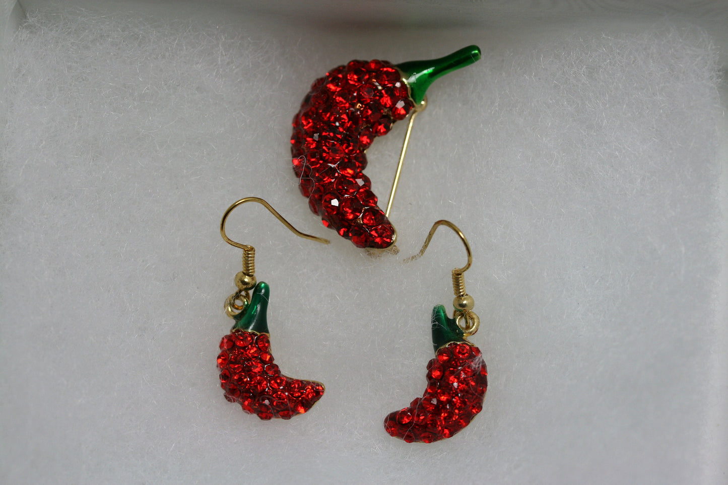 Crystal chili pepper brooch, Chili pepper earrings, Hot pepper pin, red pepper earrings, Rhinestone hot pepper Pin and Earrings Set