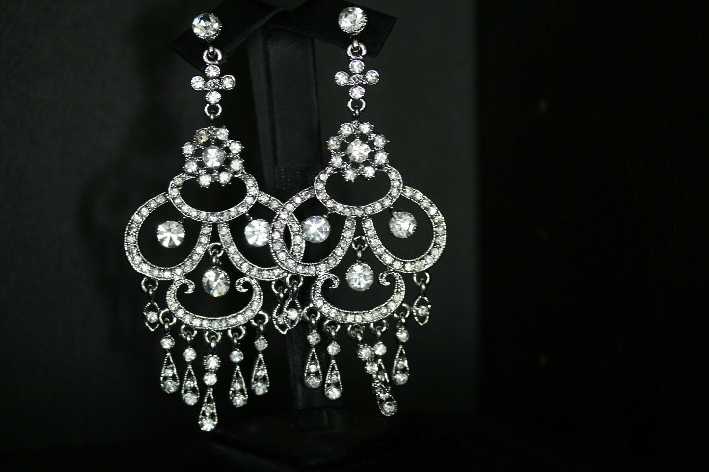 Vintage Rhinestone Chandelier Drop Earrings in Silver Décor Drop Earrings Bridal Wedding Antique Silver Dazzle Crystal Dangle Earrings