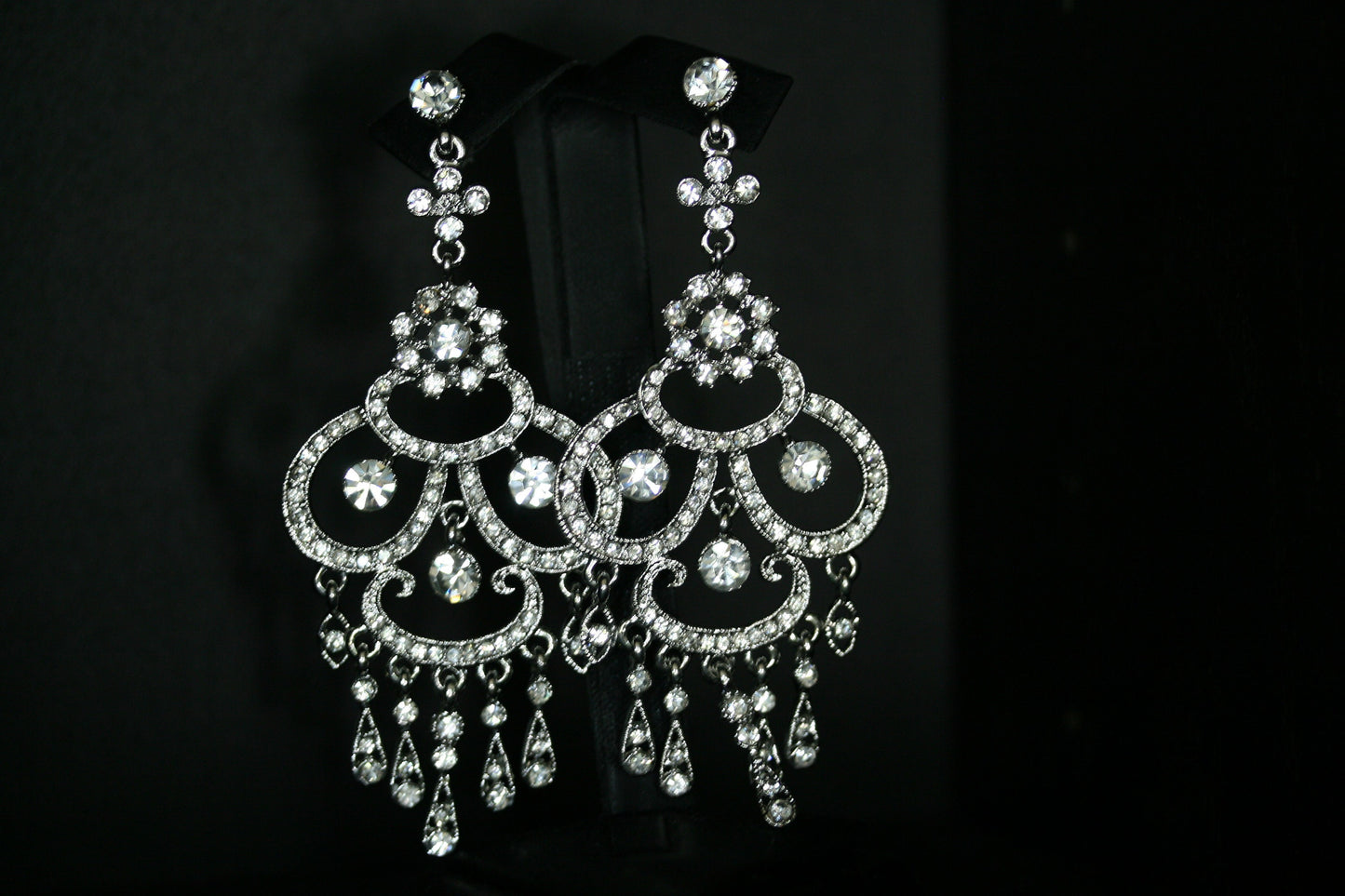 Vintage Rhinestone Chandelier Drop Earrings in Silver Décor Drop Earrings Bridal Wedding Antique Silver Dazzle Crystal Dangle Earrings