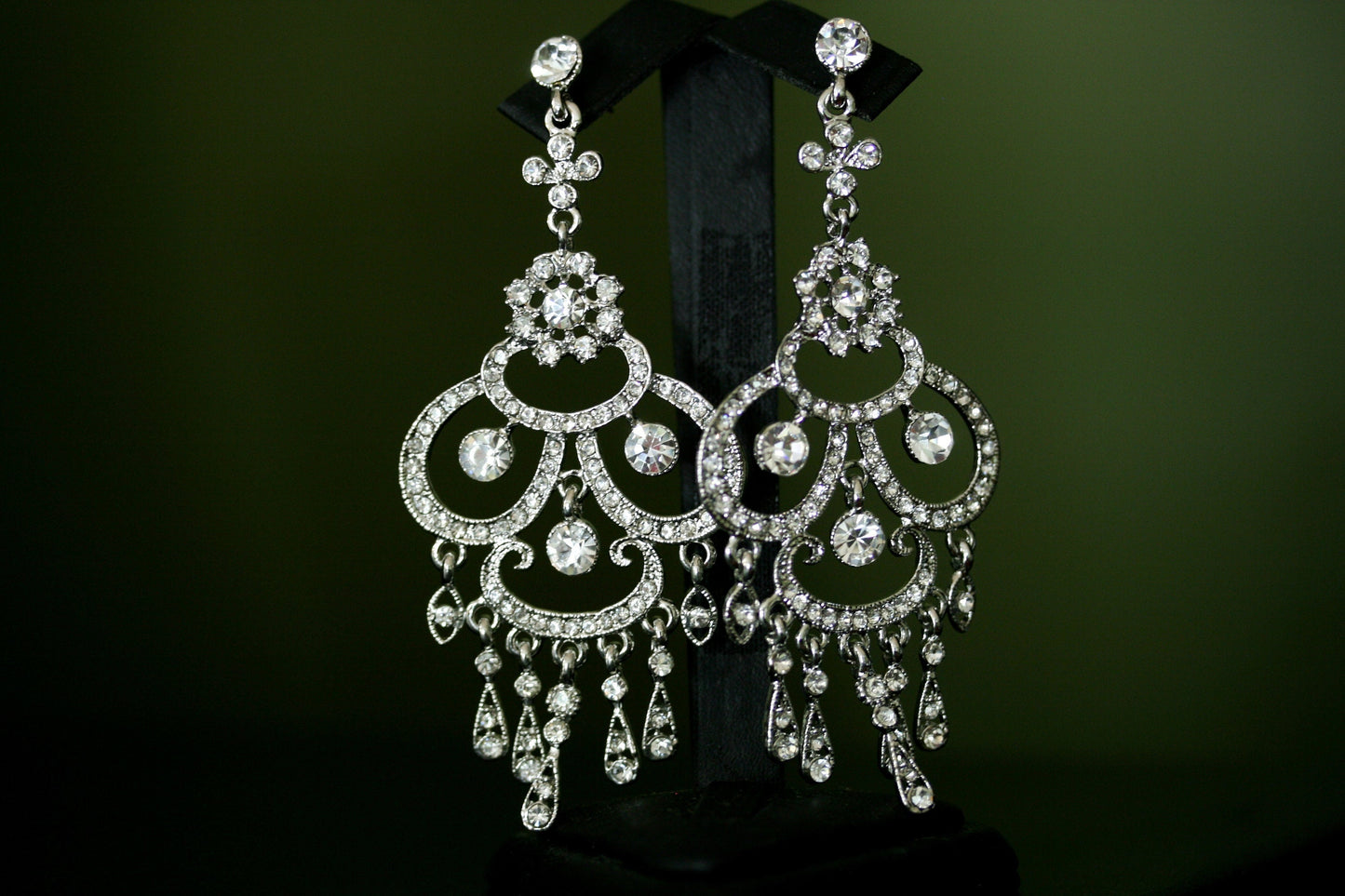 Vintage Rhinestone Chandelier Drop Earrings in Silver Décor Drop Earrings Bridal Wedding Antique Silver Dazzle Crystal Dangle Earrings