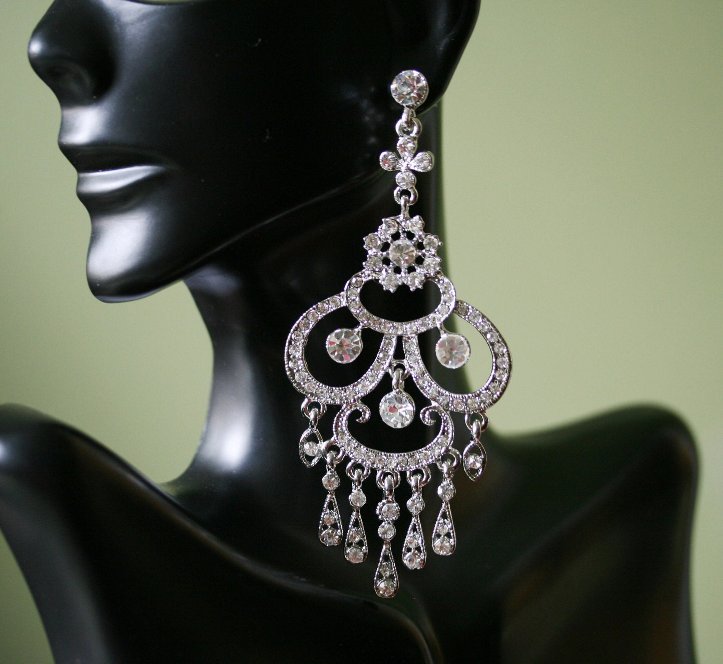 Vintage Rhinestone Chandelier Drop Earrings in Silver Décor Drop Earrings Bridal Wedding Antique Silver Dazzle Crystal Dangle Earrings