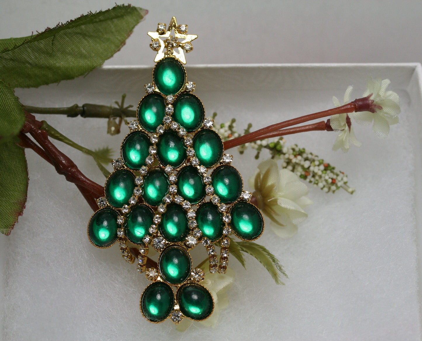 Vintage, Christmas Tree Brooch Pin, Traditionally Christmas Jewelry,