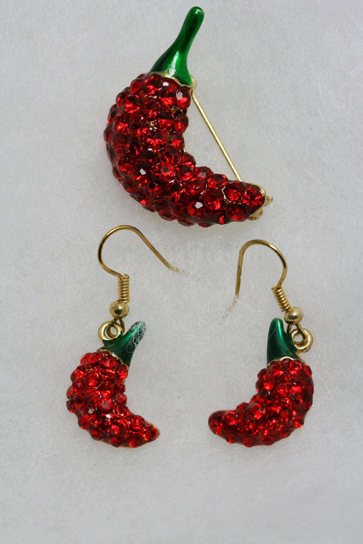 Crystal chili pepper brooch, Chili pepper earrings, Hot pepper pin, red pepper earrings, Rhinestone hot pepper Pin and Earrings Set