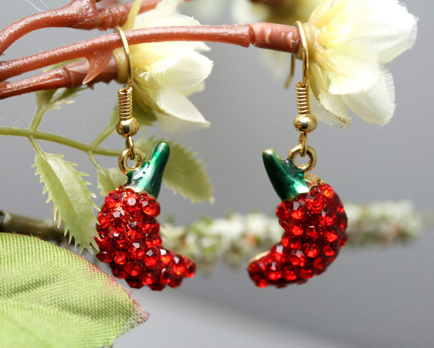 Crystal chili pepper brooch, Chili pepper earrings, Hot pepper pin, red pepper earrings, Rhinestone hot pepper Pin and Earrings Set