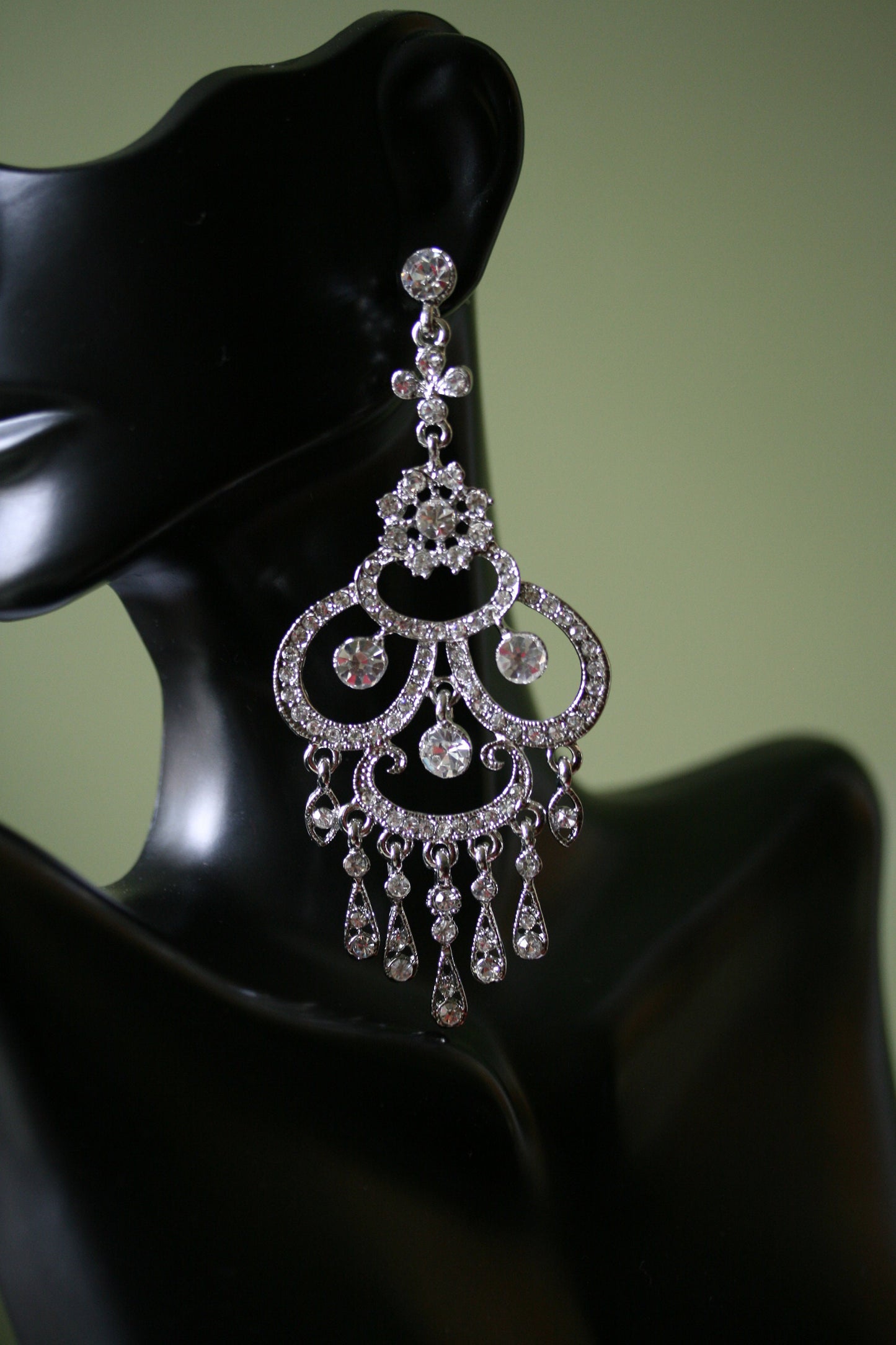 Vintage Rhinestone Chandelier Drop Earrings in Silver Décor Drop Earrings Bridal Wedding Antique Silver Dazzle Crystal Dangle Earrings