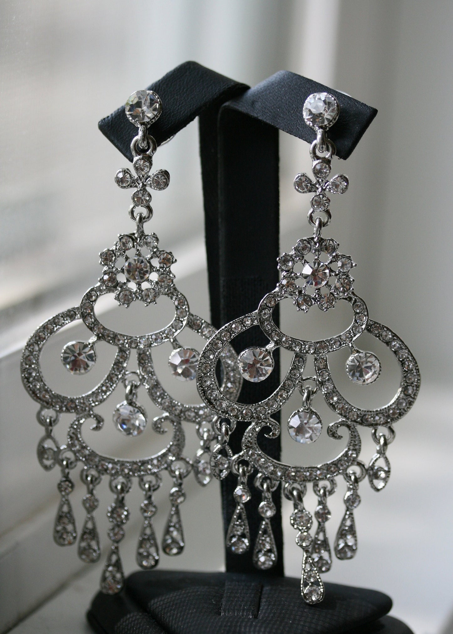 Vintage Rhinestone Chandelier Drop Earrings in Silver Décor Drop Earrings Bridal Wedding Antique Silver Dazzle Crystal Dangle Earrings
