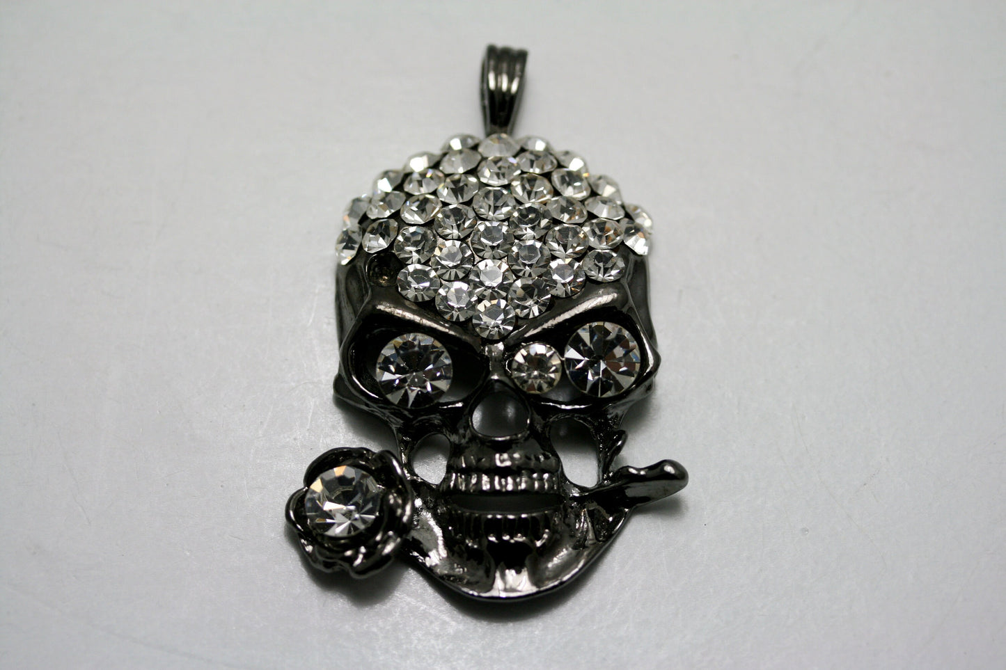 Rhinestone Skull with Rose Flower Skull Head Pendant Crystal Rhinestone Sweater Necklace gift With Chain