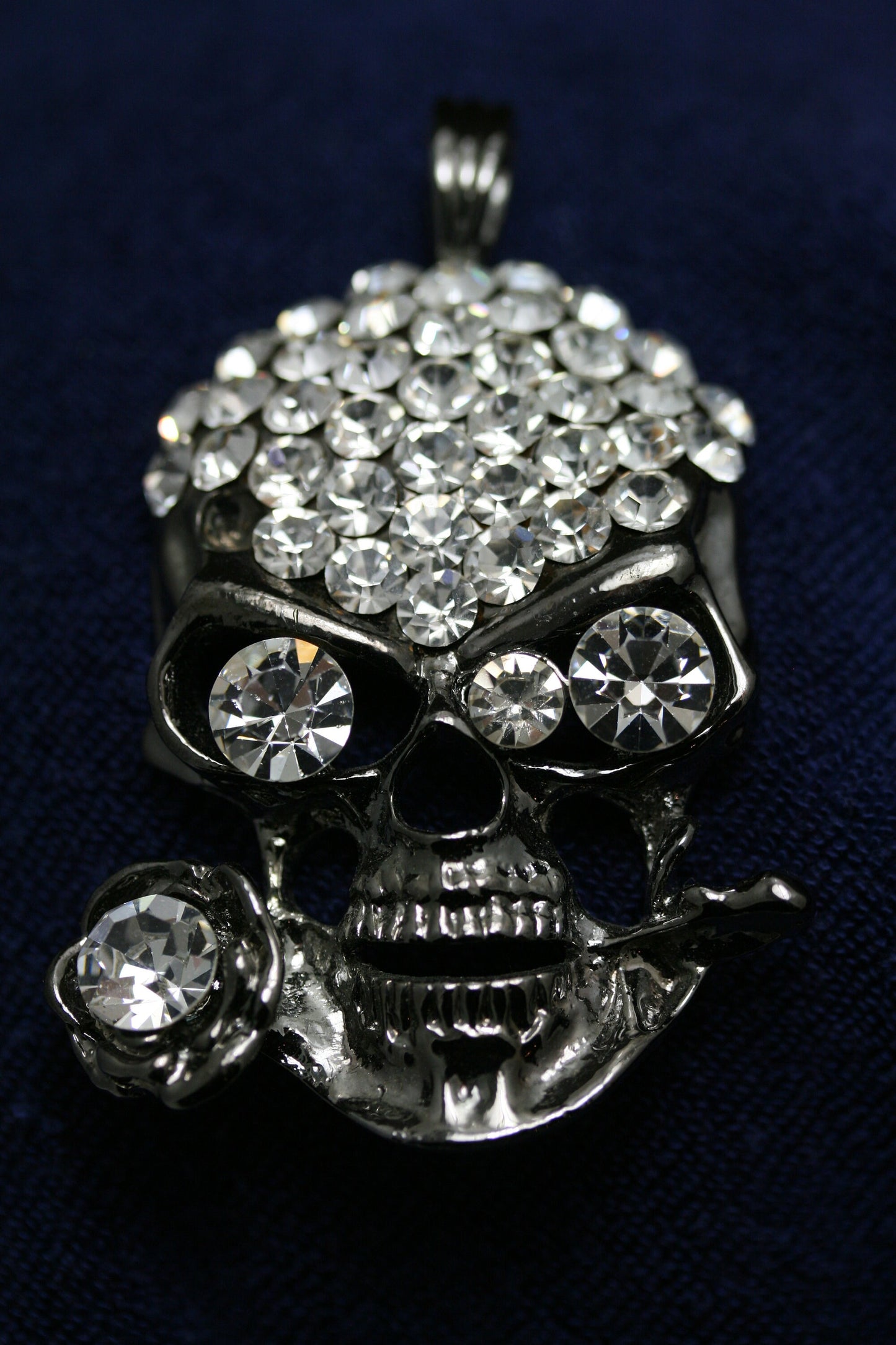 Rhinestone Skull with Rose Flower Skull Head Pendant Crystal Rhinestone Sweater Necklace gift With Chain