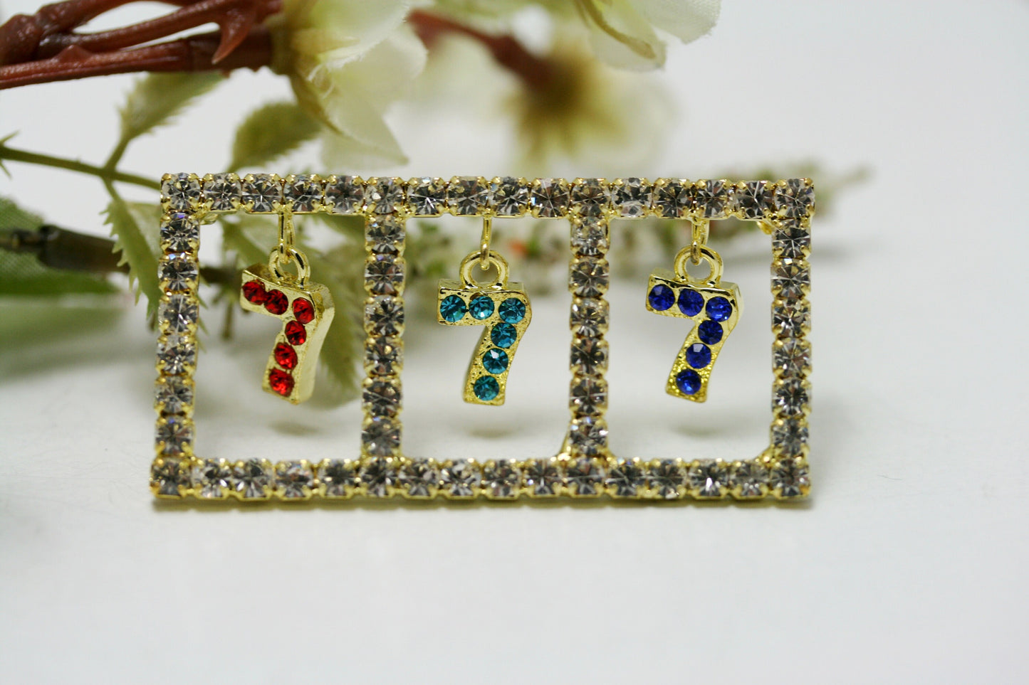 Rhinestone Slot Machine Triple 7 Lapel Vest Pin Brooch Las Vegas 777 Casino Gamblers Slot Machine Jackpot Winner Gambling Pin Brooch