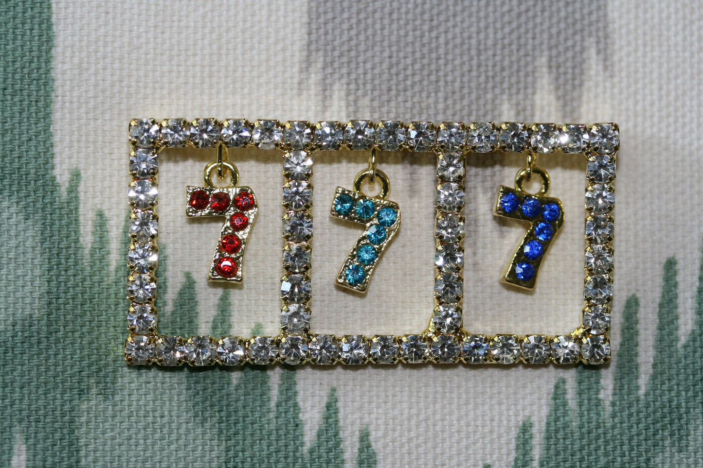 Rhinestone Slot Machine Triple 7 Lapel Vest Pin Brooch Las Vegas 777 Casino Gamblers Slot Machine Jackpot Winner Gambling Pin Brooch