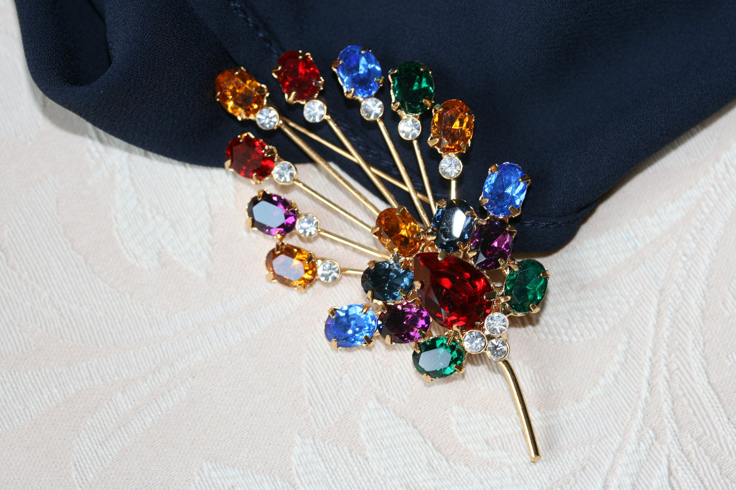 Big Crystal Balloon Brooches For Holiday, Birthday Party Rhinestone Brooch Pin Friends Gift