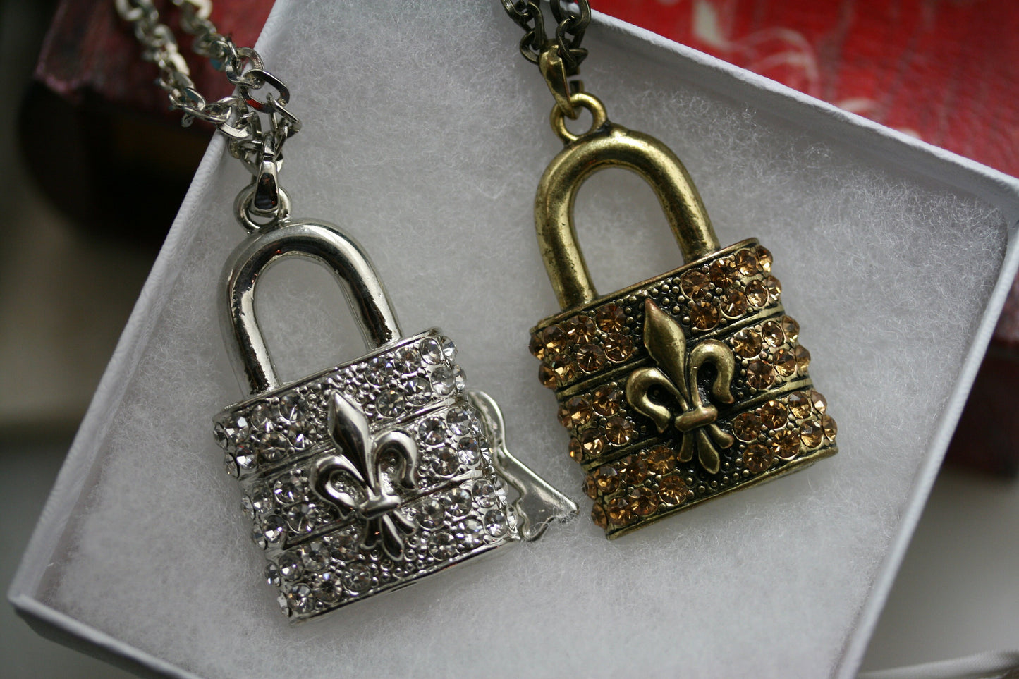 Vintage Fleur De Lis Jewelry Stunning Pave Crystal Rhinestone Lock with Key Pendant Necklace