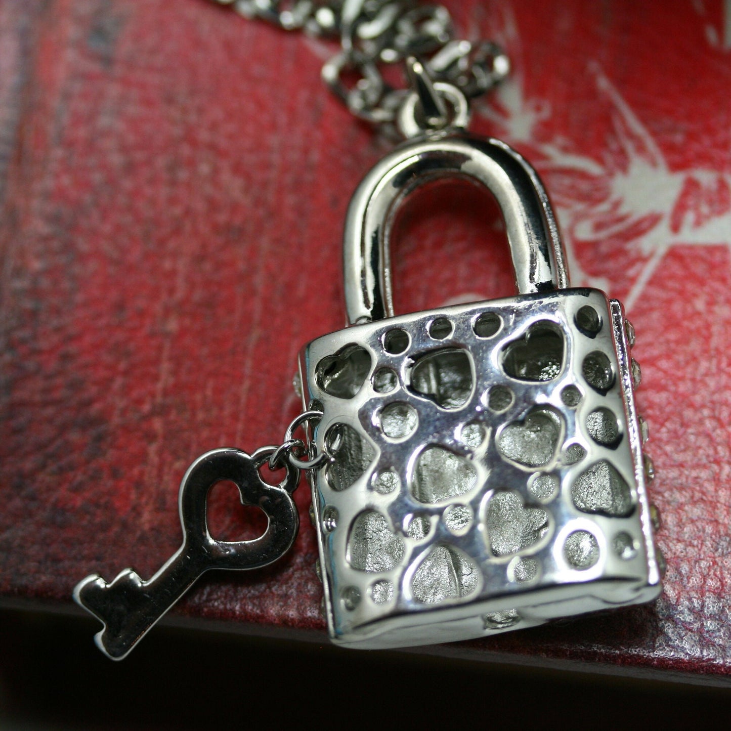 Vintage Fleur De Lis Jewelry Stunning Pave Crystal Rhinestone Lock with Key Pendant Necklace