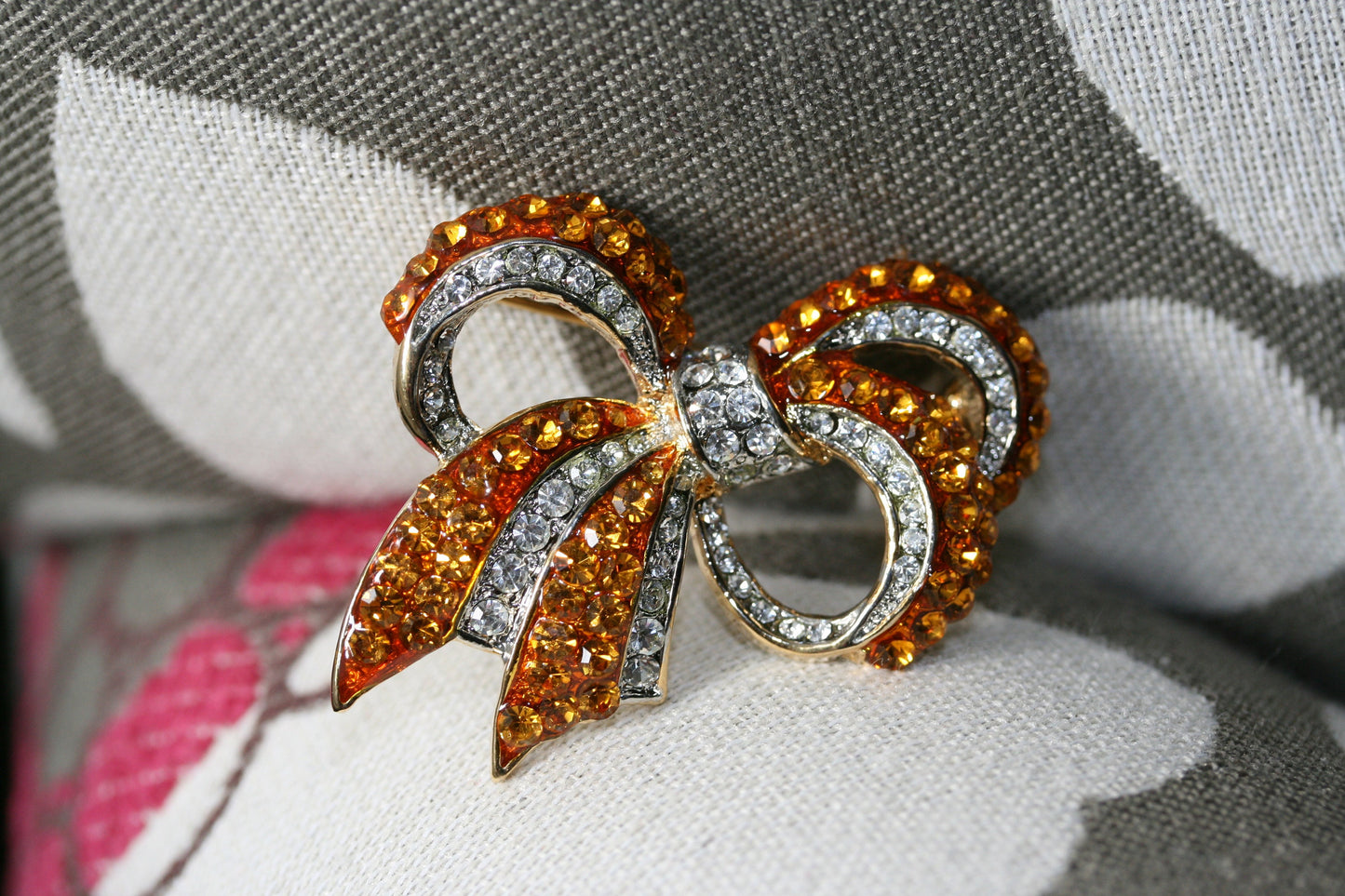 Crystal Rhinestone Two-tone Figural Bow Tie Brooch Pin CZ Ribbon Bridal Bowknot Bow Brooch Pins for Women