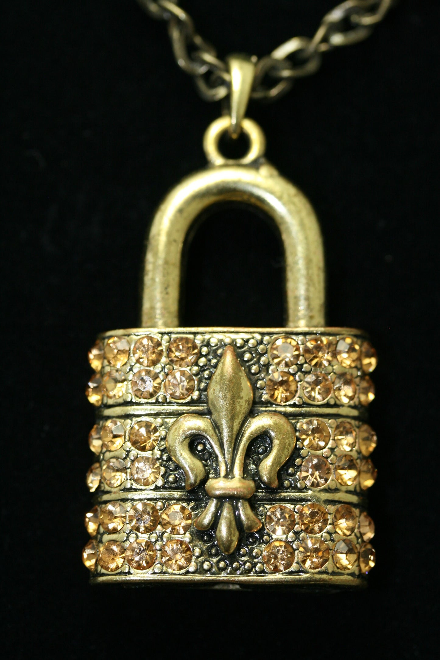 Vintage Fleur De Lis Jewelry Stunning Pave Crystal Rhinestone Lock with Key Pendant Necklace