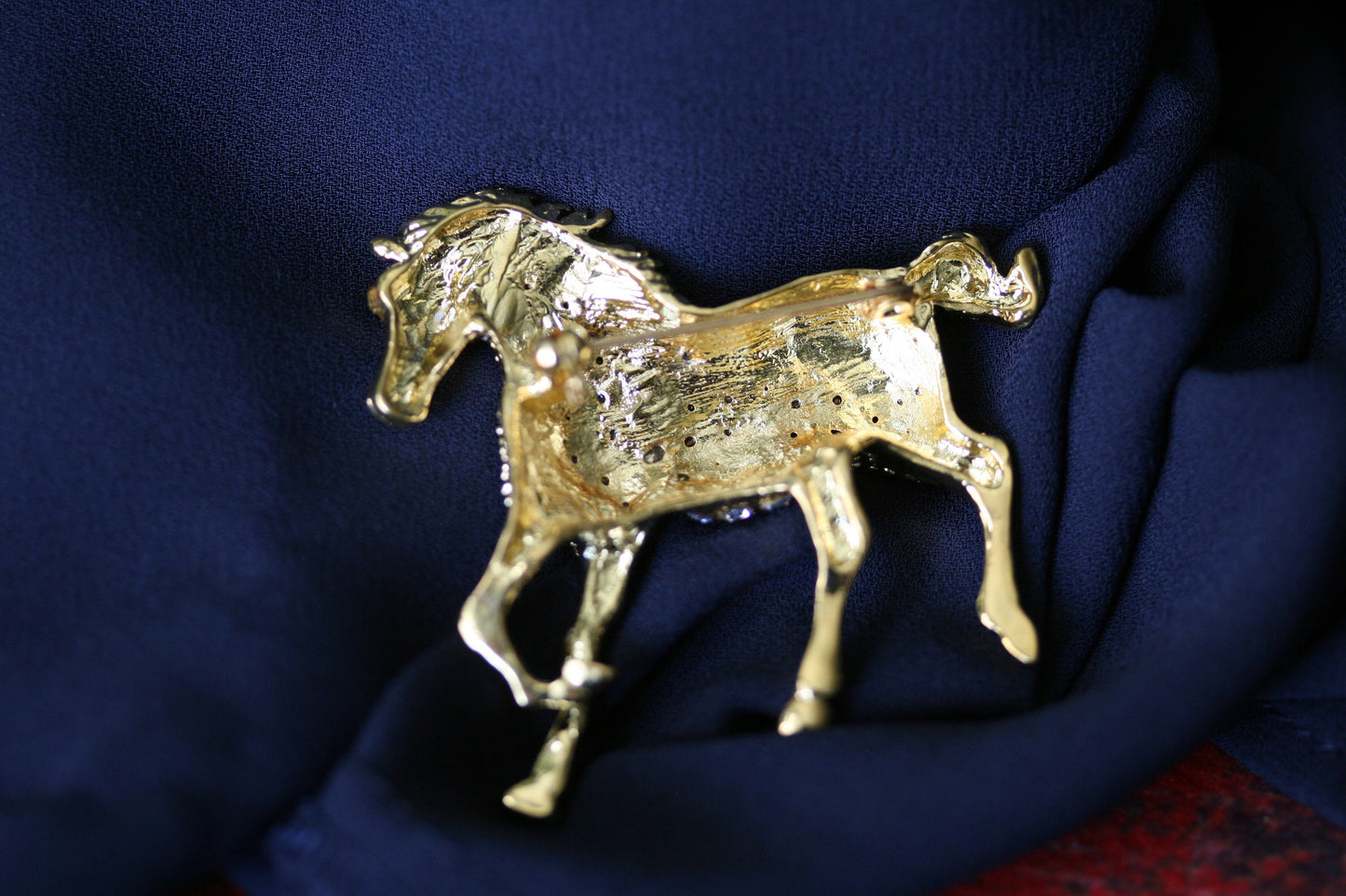 Rhinestone Gold-tone Galloping Horse Pin Horse Brooches Fashion Costume Pin Brooch jewelry gift