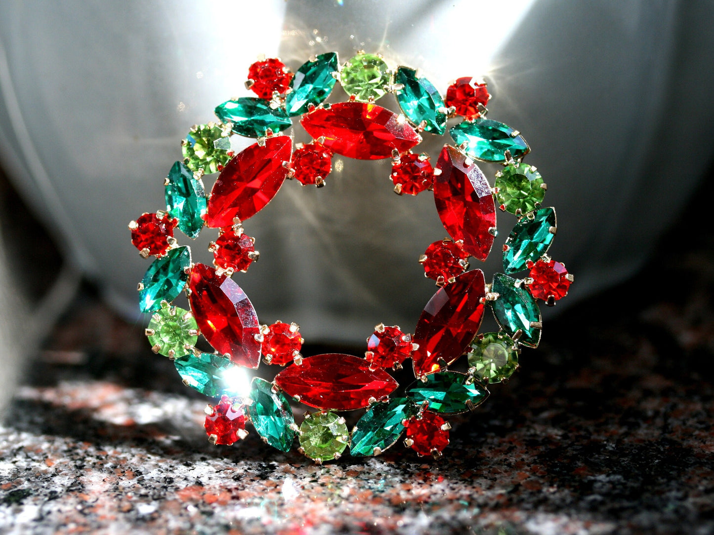 Christmas Wreath Rhinestone Brooch Pin, Crystal Xmas Holiday Jewelry Gift, Floral Wreath Brooch Pin Style Delicate Gold Plated