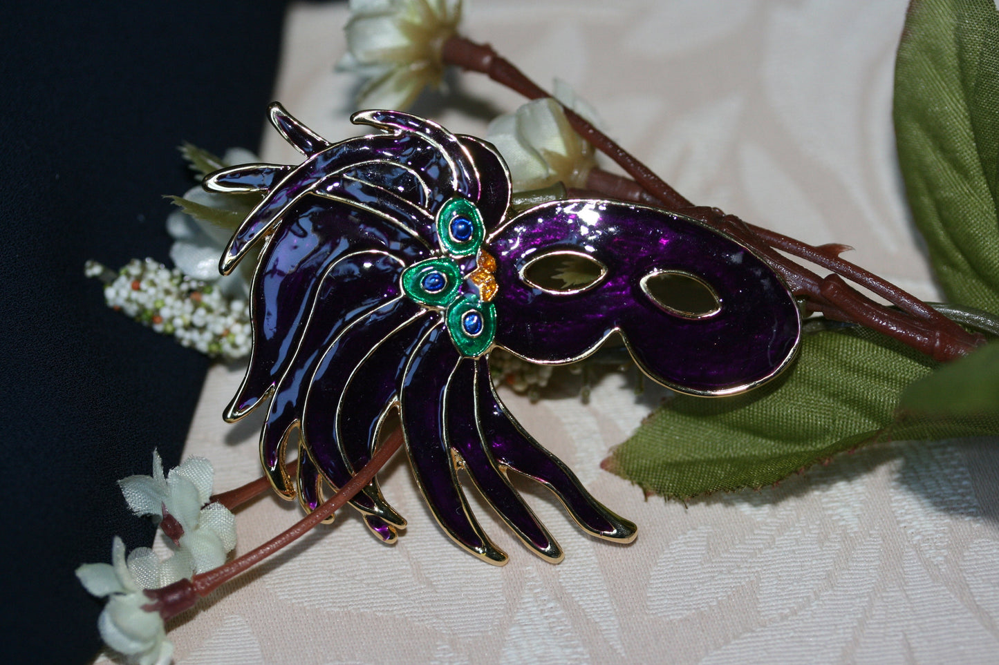 New Orleans Mardi Gras Mask Brooch Pin Enamel Rhinestones Gold Tone