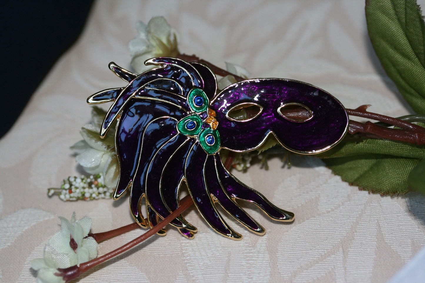 New Orleans Mardi Gras Mask Brooch Pin Enamel Rhinestones Gold Tone