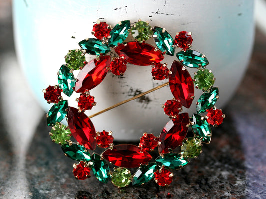 Christmas Wreath Rhinestone Brooch Pin, Crystal Xmas Holiday Jewelry Gift, Floral Wreath Brooch Pin Style Delicate Gold Plated