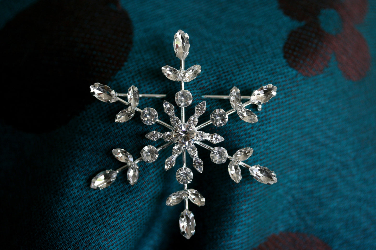 Rhinestone Prong-Set Christmas Snowflake Brooch Pin and Pendant, Winter Star Snowflake Jewelry, Costume Holiday Jewelry Gift