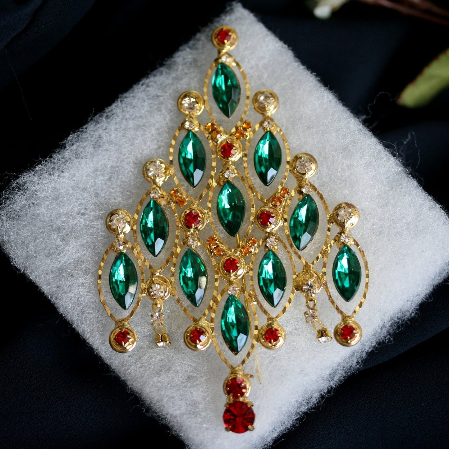 Large Vintage Emerald Green Rhinestone Christmas Tree Brooch/Pin Christmas Jewelry Gift