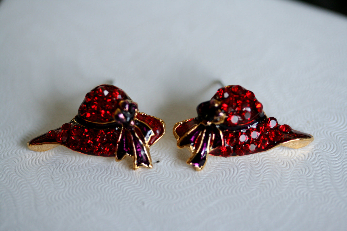 Rhinestone Red Hat Club Lapel Pin, Red Hat Club Post Earrings Fashion Crystal Red hat Brooch and Earrings Set