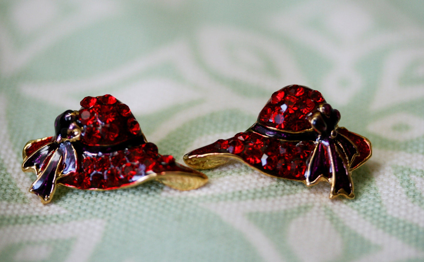 Rhinestone Red Hat Club Lapel Pin, Red Hat Club Post Earrings Fashion Crystal Red hat Brooch and Earrings Set
