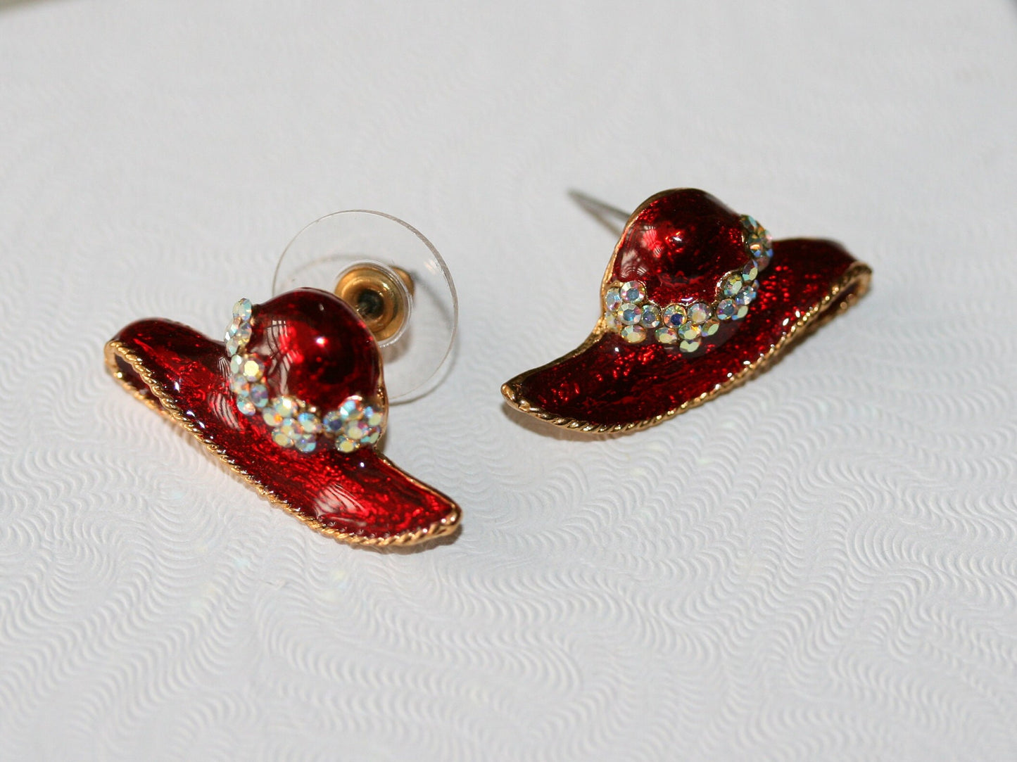 Red Hat Club Lapel Pin, Red Hat Club Post Earrings Fashion Red hat Pin and Earrings Set