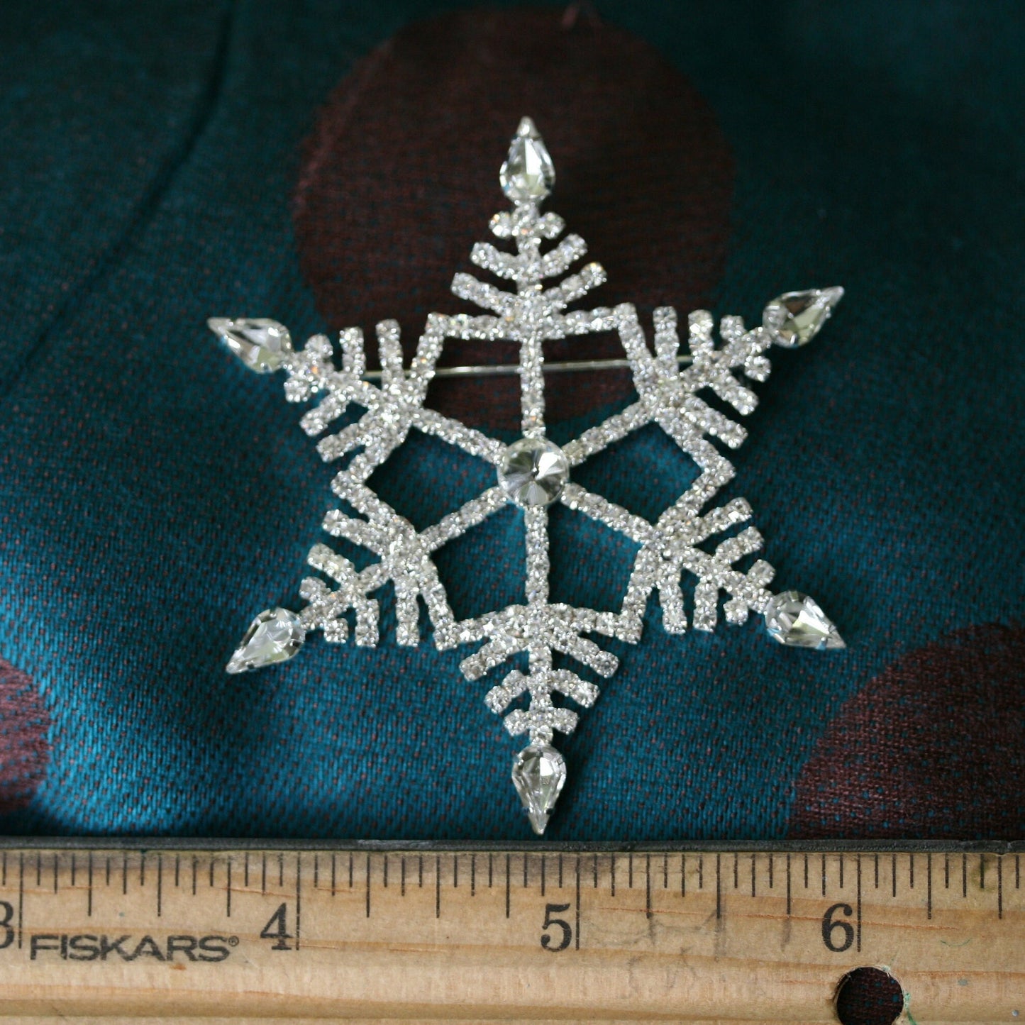 Winter Wonderland Large Christmas Snowflake Brooch clear silver Rhinestones pin, Winter Holiday Xmas Star Jewelry Gift