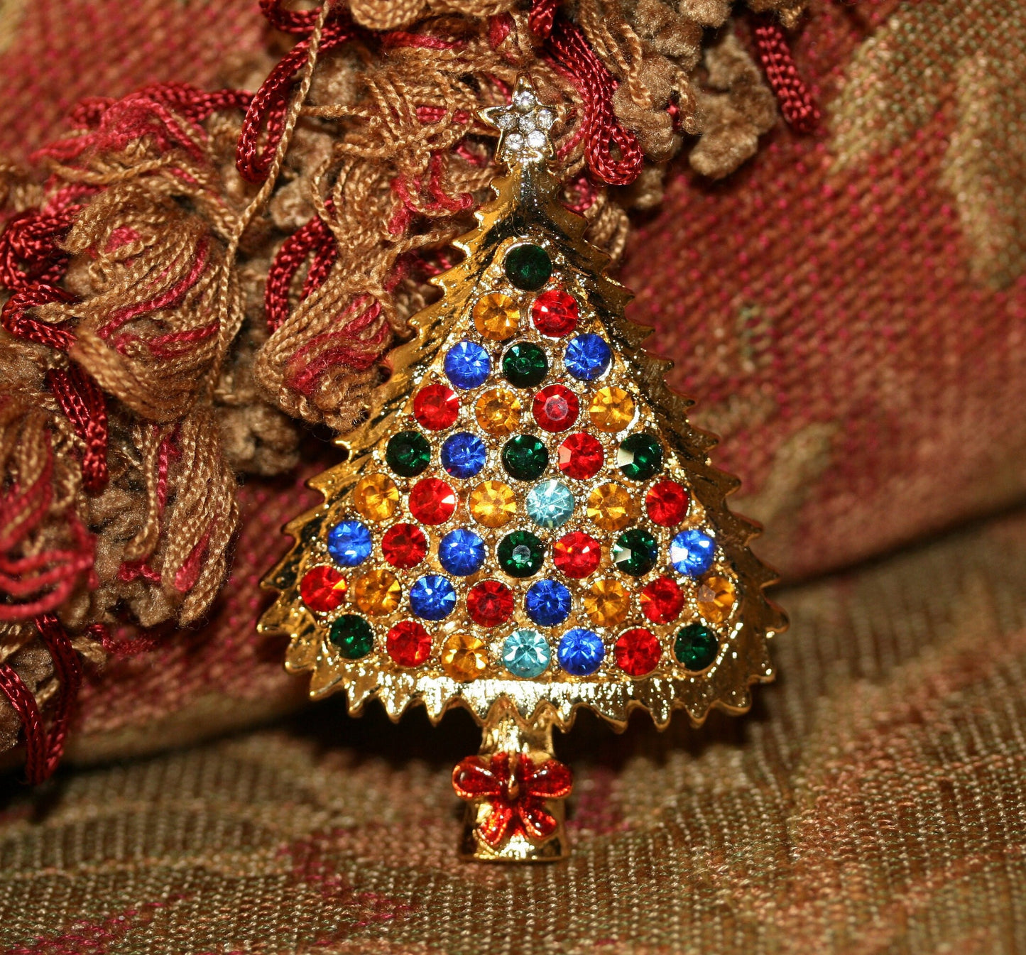Rhinestone Christmas Tree Brooch, Vintage Gold-Tone Diamond Xmas Tree Brooch Pin, Holiday Jewelry