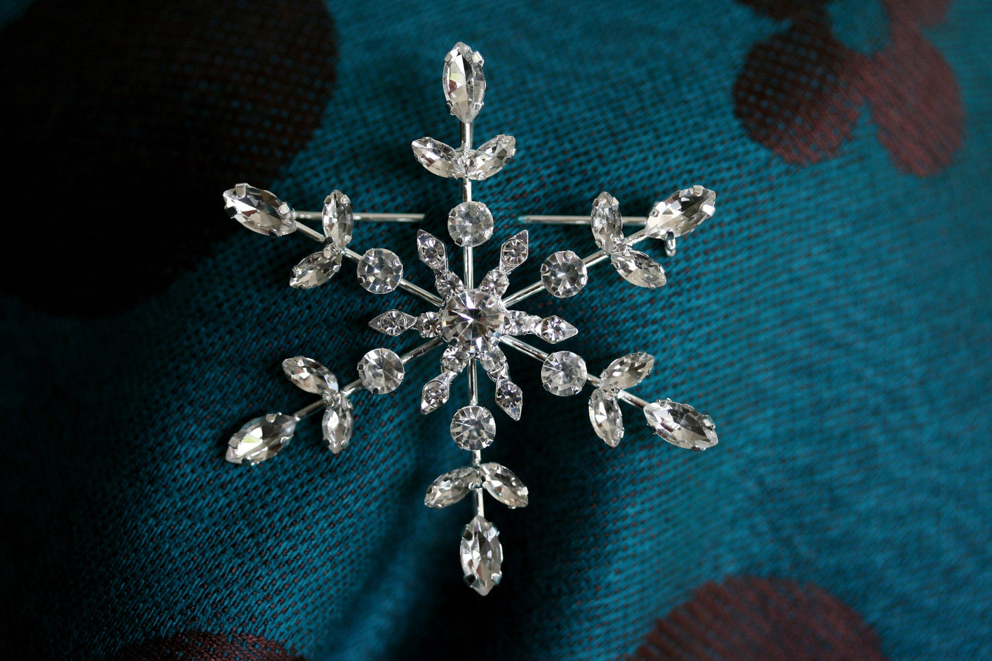 Rhinestone Prong-Set Christmas Snowflake Brooch Pin and Pendant, Winter Star Snowflake Jewelry, Costume Holiday Jewelry Gift