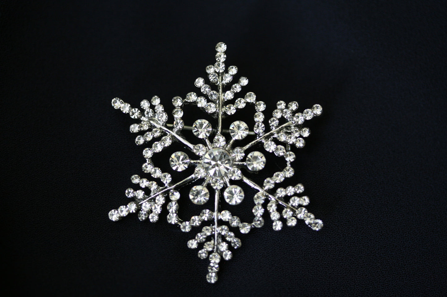 Christmas Jewelry, Crystal Snowflake Bridal Brooch, Winter Bouquet Brooches, Rhinestone Silver Snowflake Pin, Snowflake Pendant Jewelry