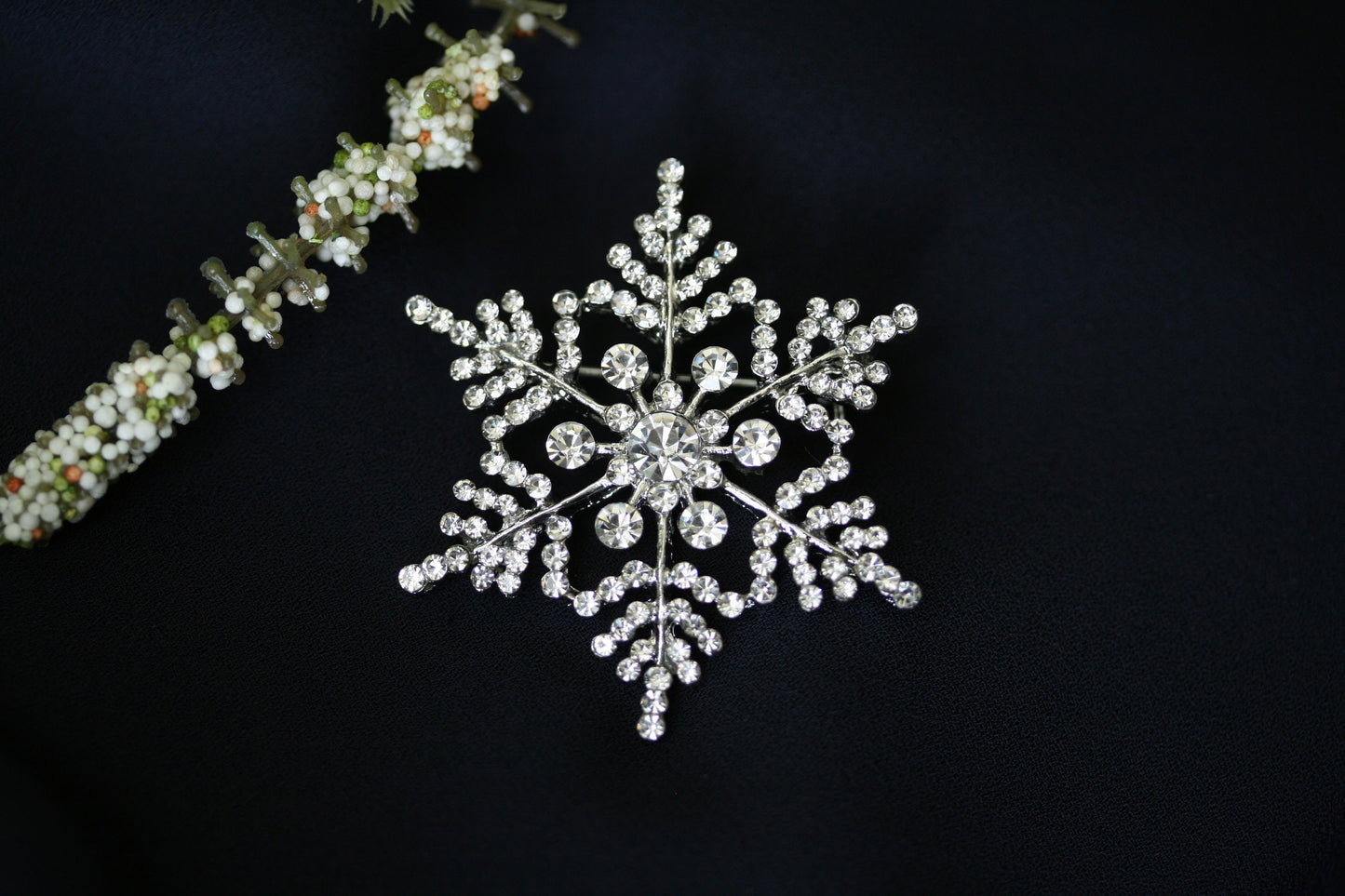 Christmas Jewelry, Crystal Snowflake Bridal Brooch, Winter Bouquet Brooches, Rhinestone Silver Snowflake Pin, Snowflake Pendant Jewelry