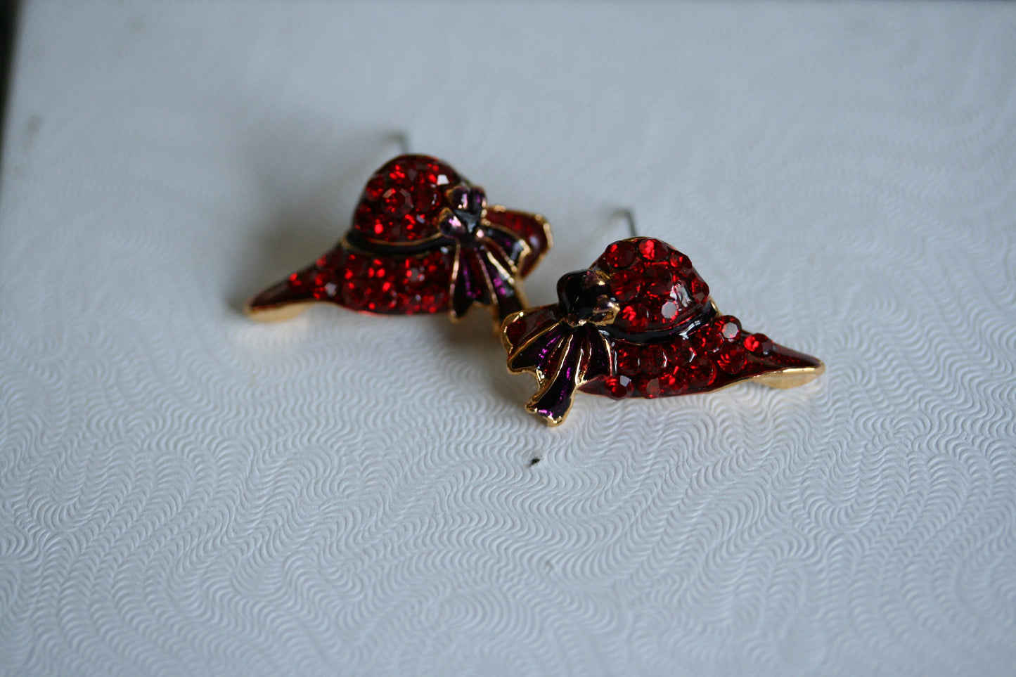 Rhinestone Red Hat Club Lapel Pin, Red Hat Club Post Earrings Fashion Crystal Red hat Brooch and Earrings Set