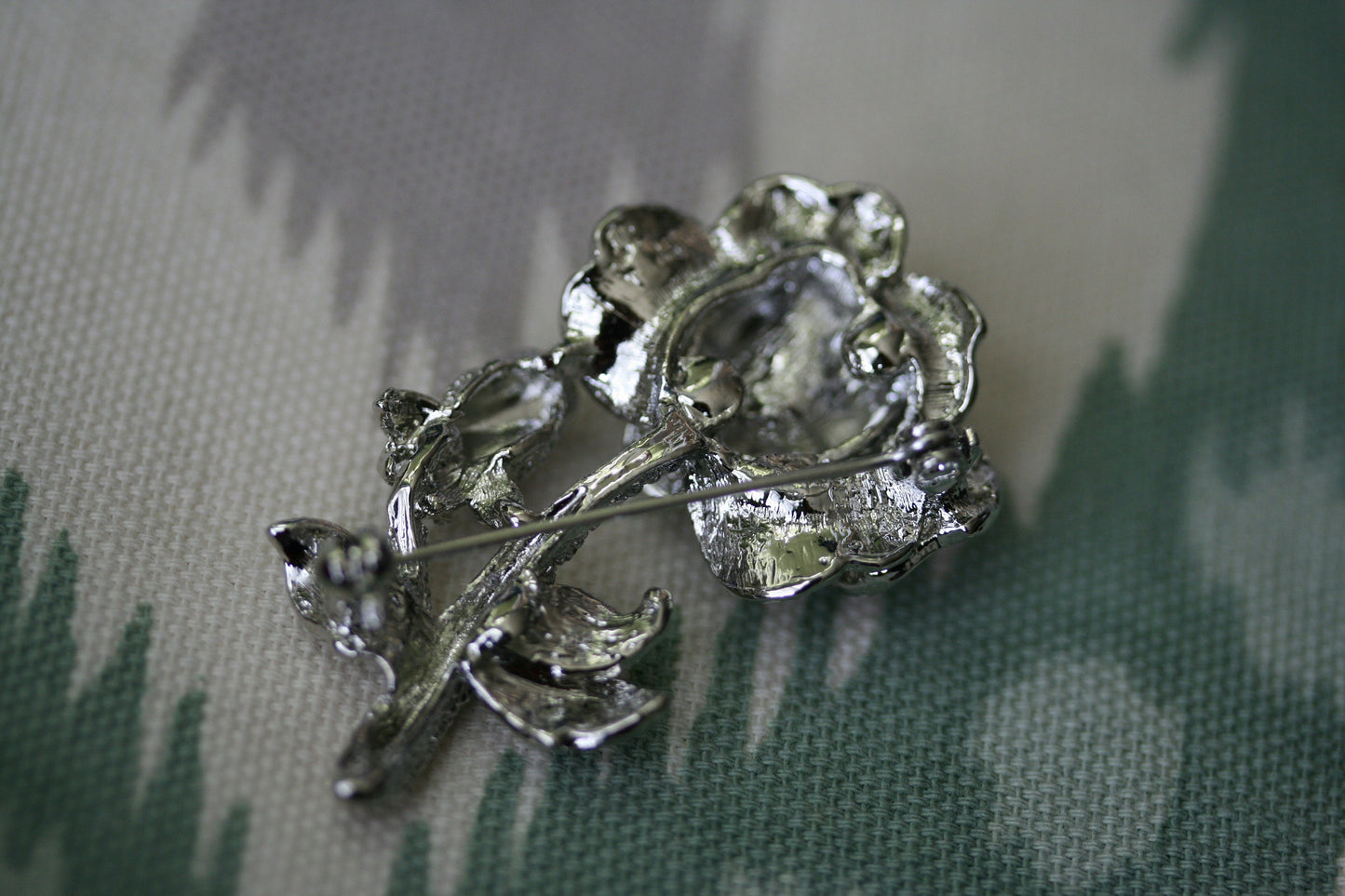 Beauty Women's Rose Flower Faux Pearl Rhinestone Brooch Pin Bridal Wedding Jewelry Gift Valentine's Rose Gift