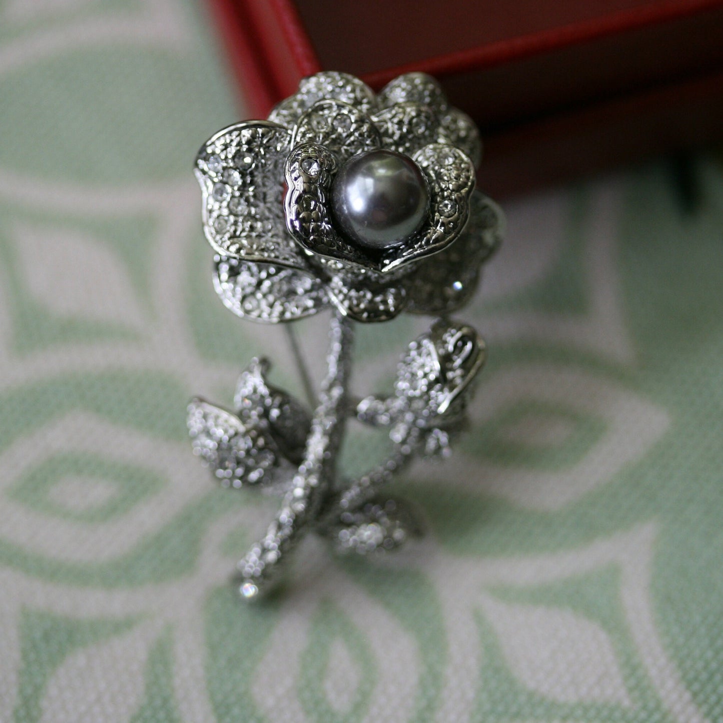 Beauty Women's Rose Flower Faux Pearl Rhinestone Brooch Pin Bridal Wedding Jewelry Gift Valentine's Rose Gift