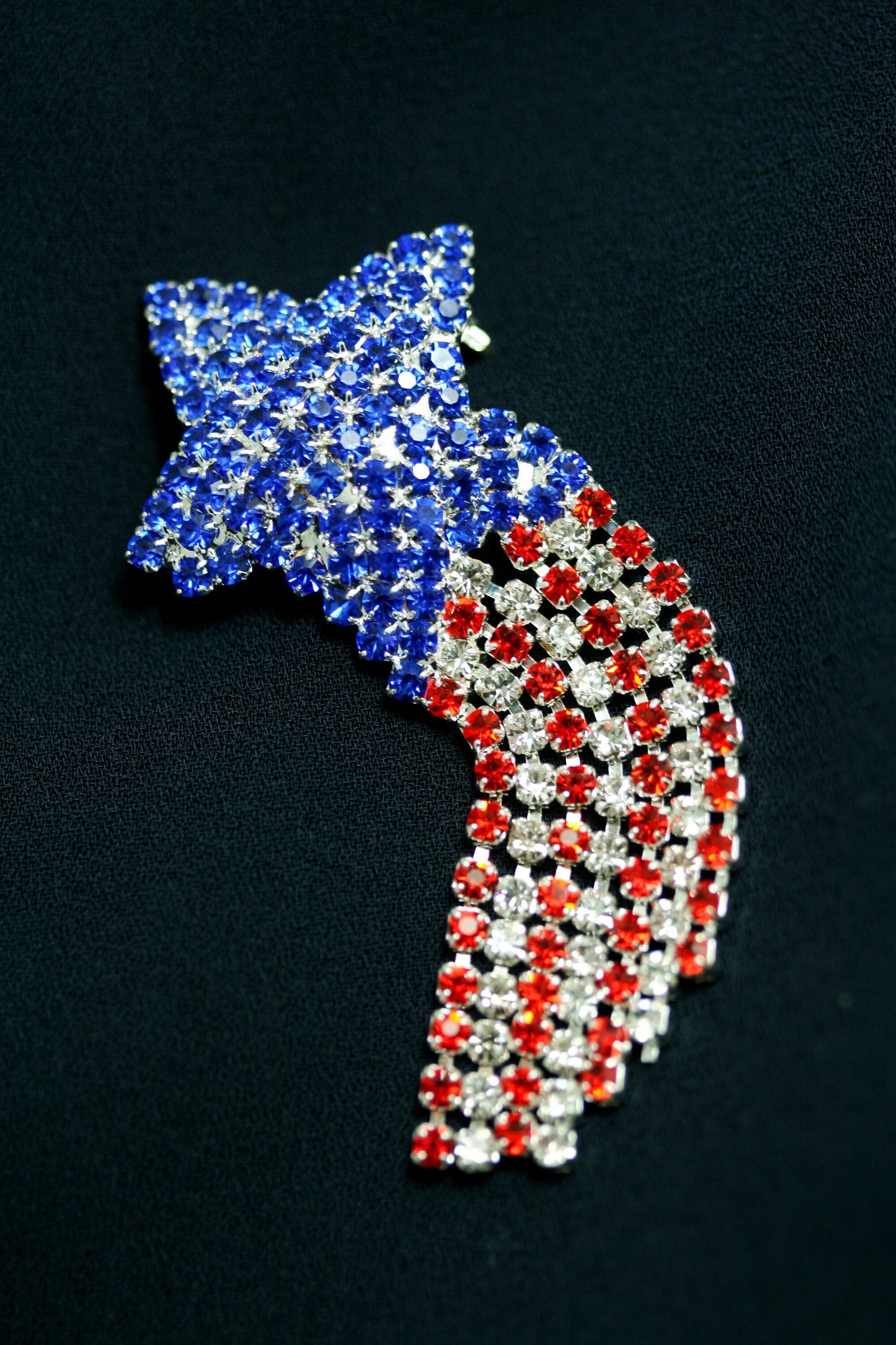 Crystal Shooting Star Brooch Red White Blue Rhinestone Shooting Star Pin USA Patriotic 4th of July Independence Day Gift,