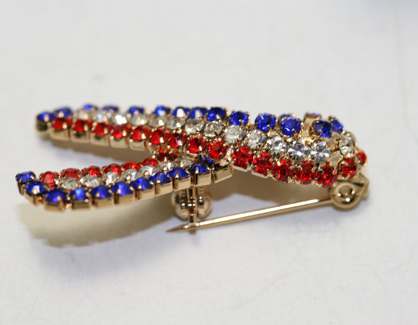 Rhinestone Patriotic Ribbon Brooch, Red White Blue Ribbon Pin, Crystal USA Ribbon Pin 4th July Independence Day Jewelry