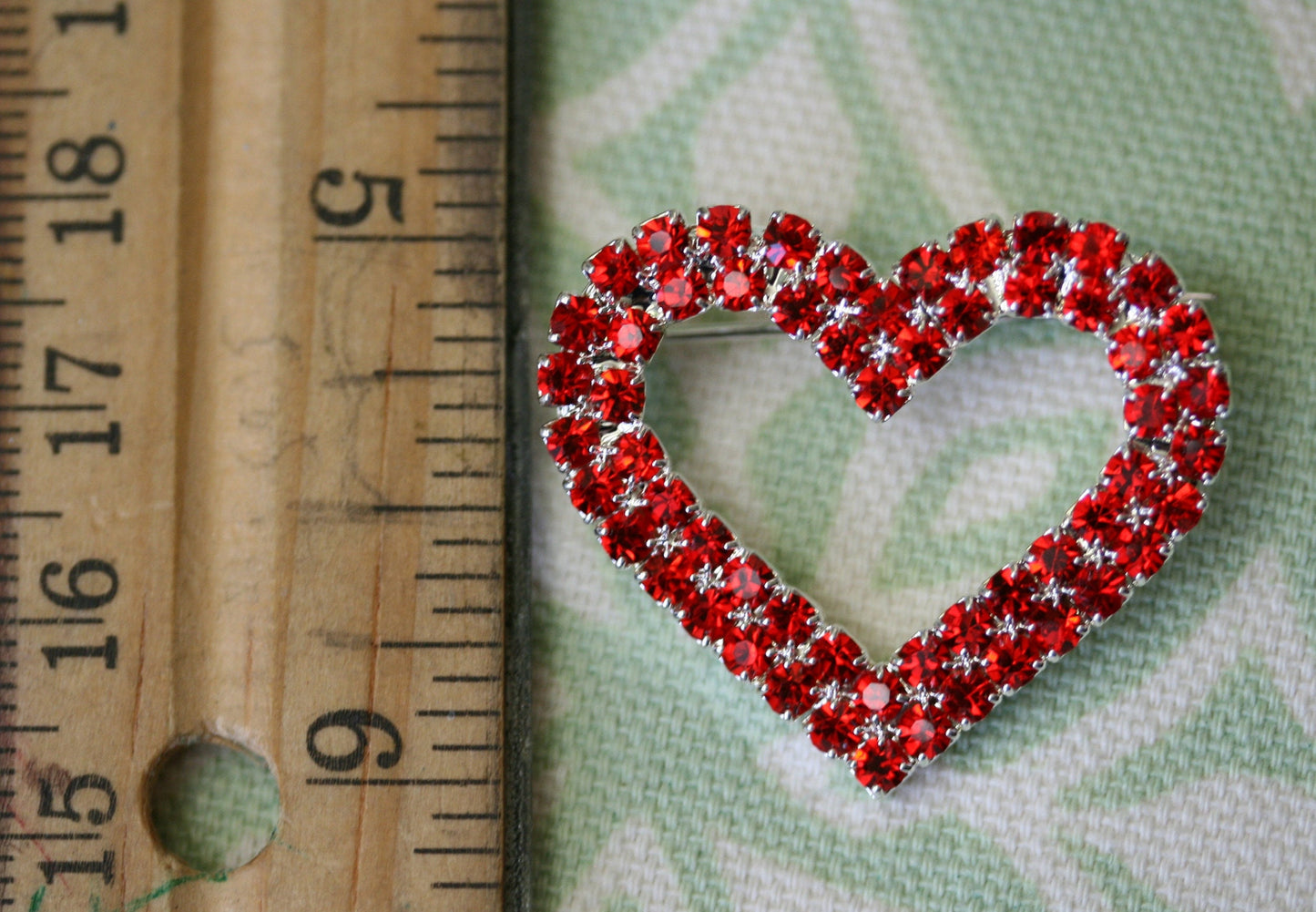 Rhinestone Valentine's Day Hollow Heart Brooch Pin, Red Ruby Heart pin, Valentine's Day Fashion Jewelry Gift For Her