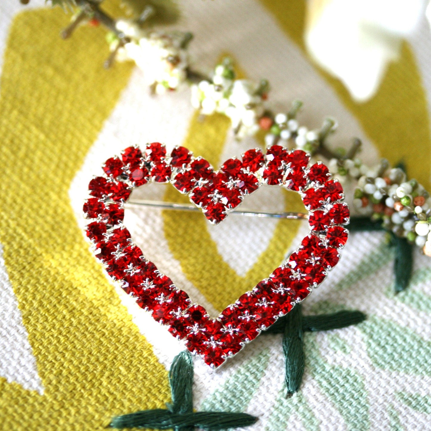 Rhinestone Valentine's Day Hollow Heart Brooch Pin, Red Ruby Heart pin, Valentine's Day Fashion Jewelry Gift For Her
