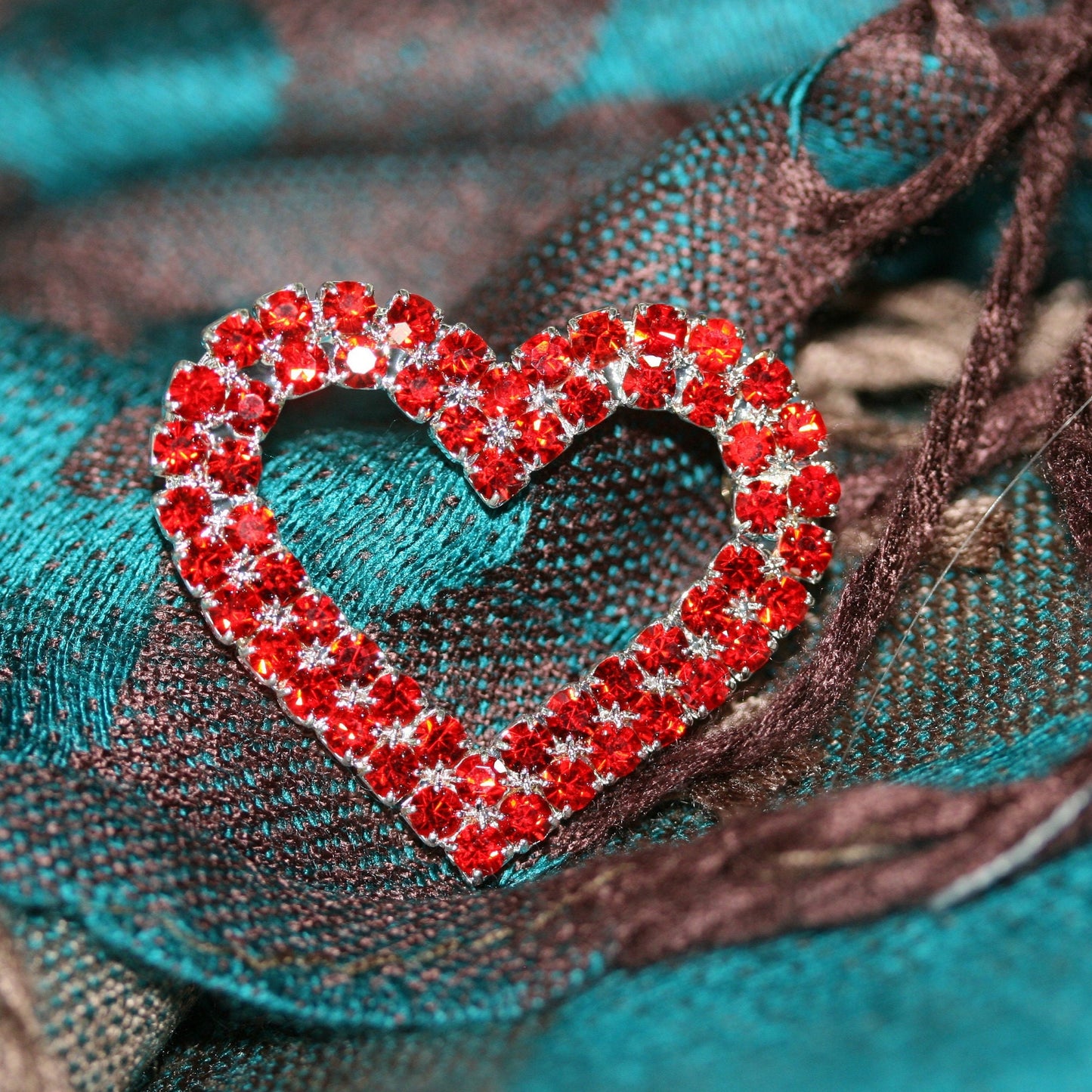 Rhinestone Valentine's Day Hollow Heart Brooch Pin, Red Ruby Heart pin, Valentine's Day Fashion Jewelry Gift For Her