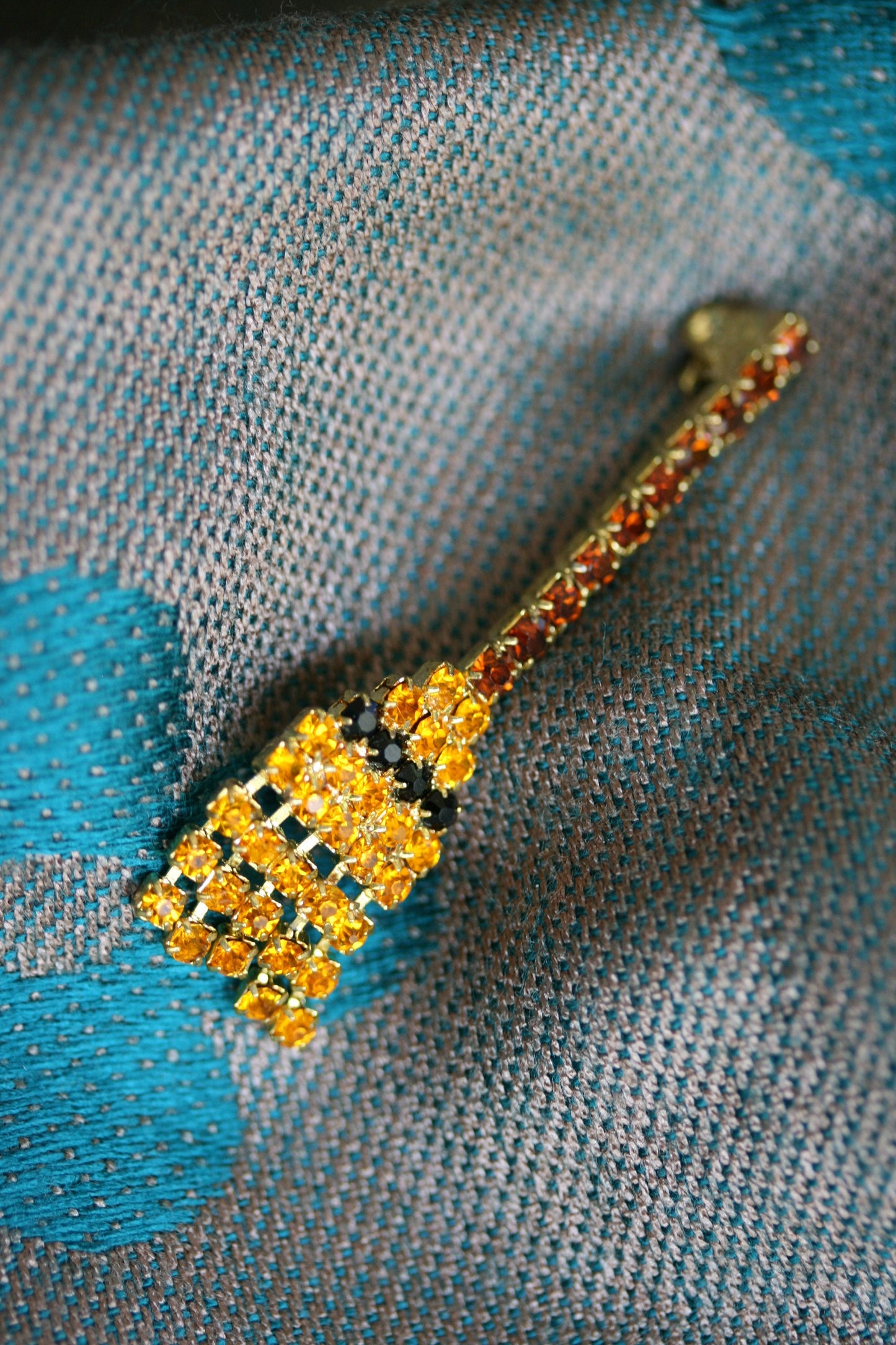 Witch's Broom Crystal Pin Rhinestone Halloween Broom Brooch pin