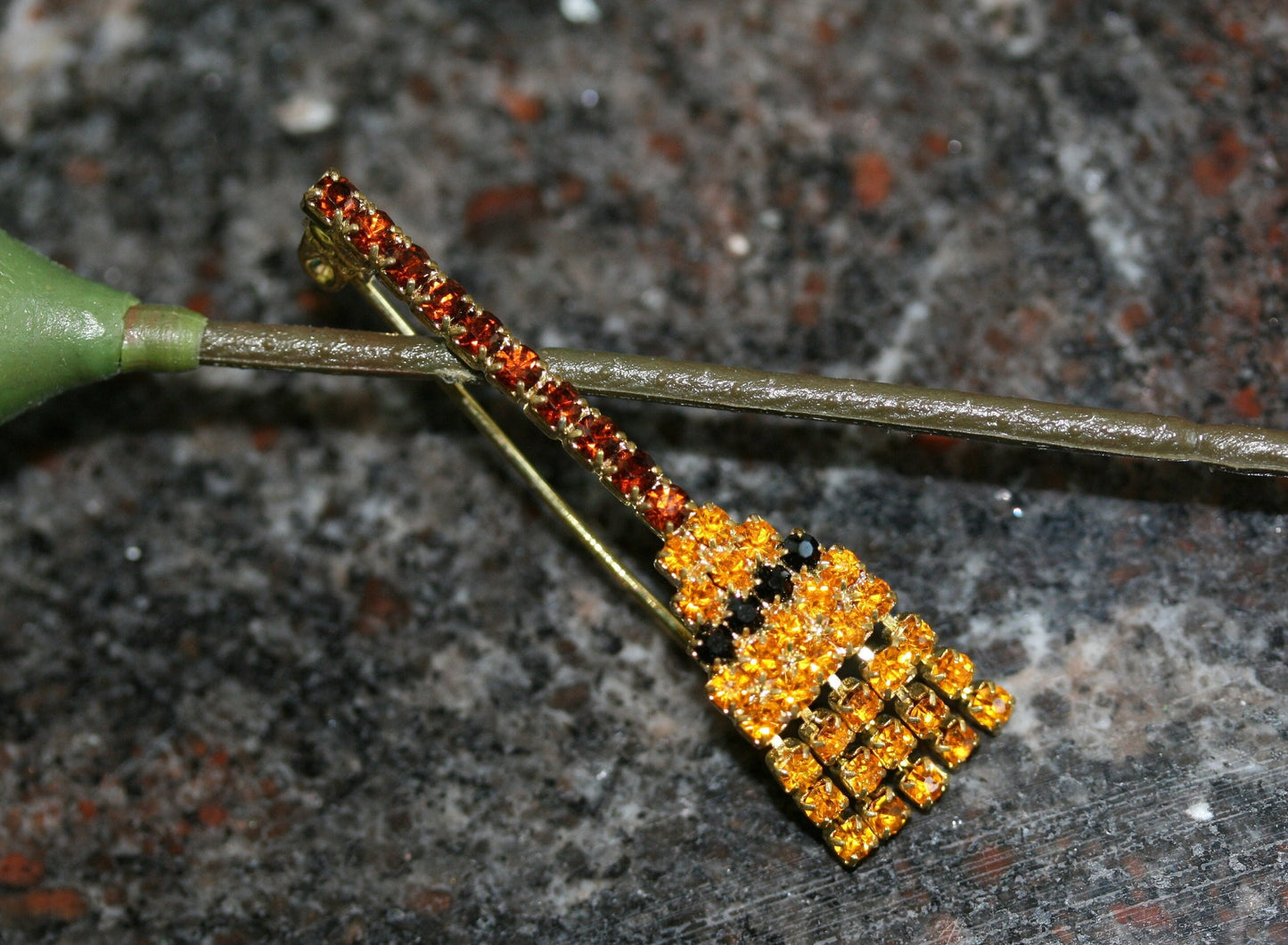 Witch's Broom Crystal Pin Rhinestone Halloween Broom Brooch pin