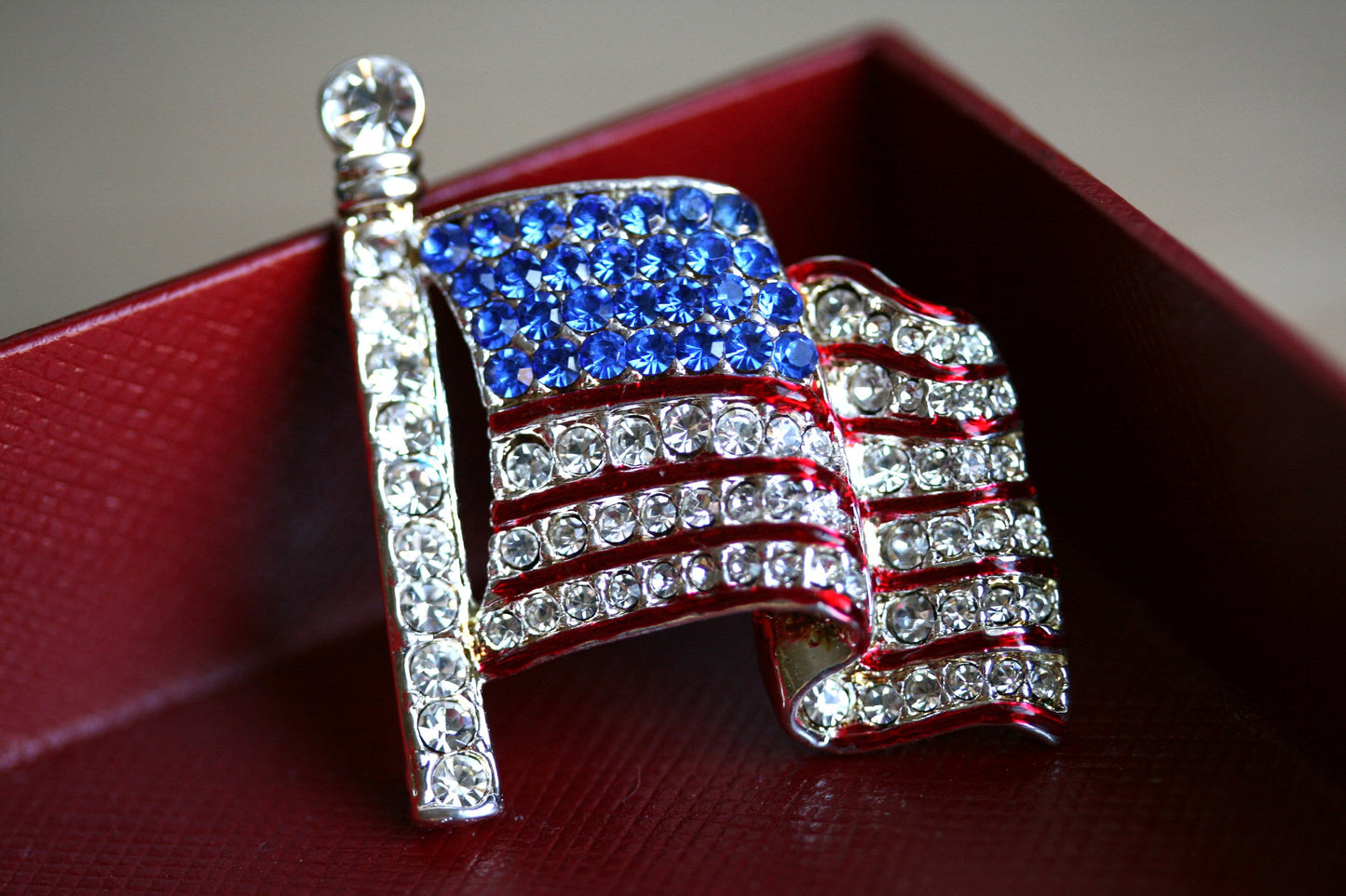 Vintage Silver Tone Crystal Rhinestone 4th of July American USA Flag Patriotic Pin Brooch