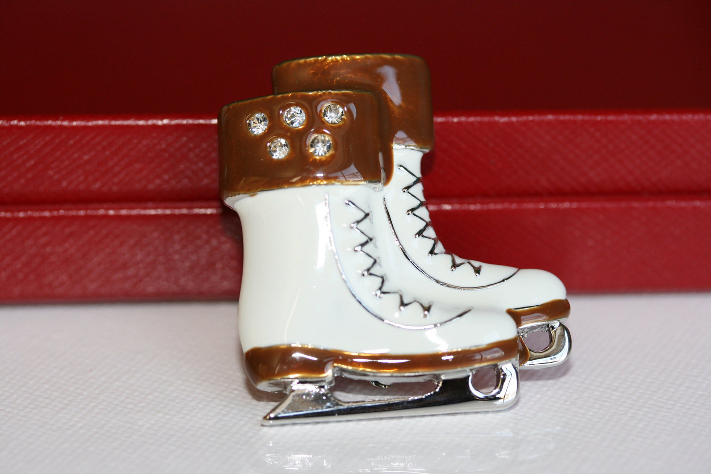 Ice Skating Pin Ice Sports Figure Skating Boots Brooch Pin for Cheer Gift